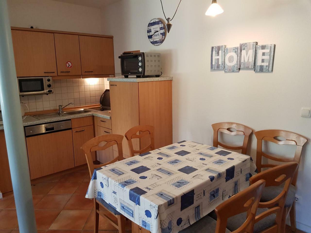 Ferienwohnung 4 im Haus am See mit Wintergarten und Terrasse Seedorf  Zimmer foto