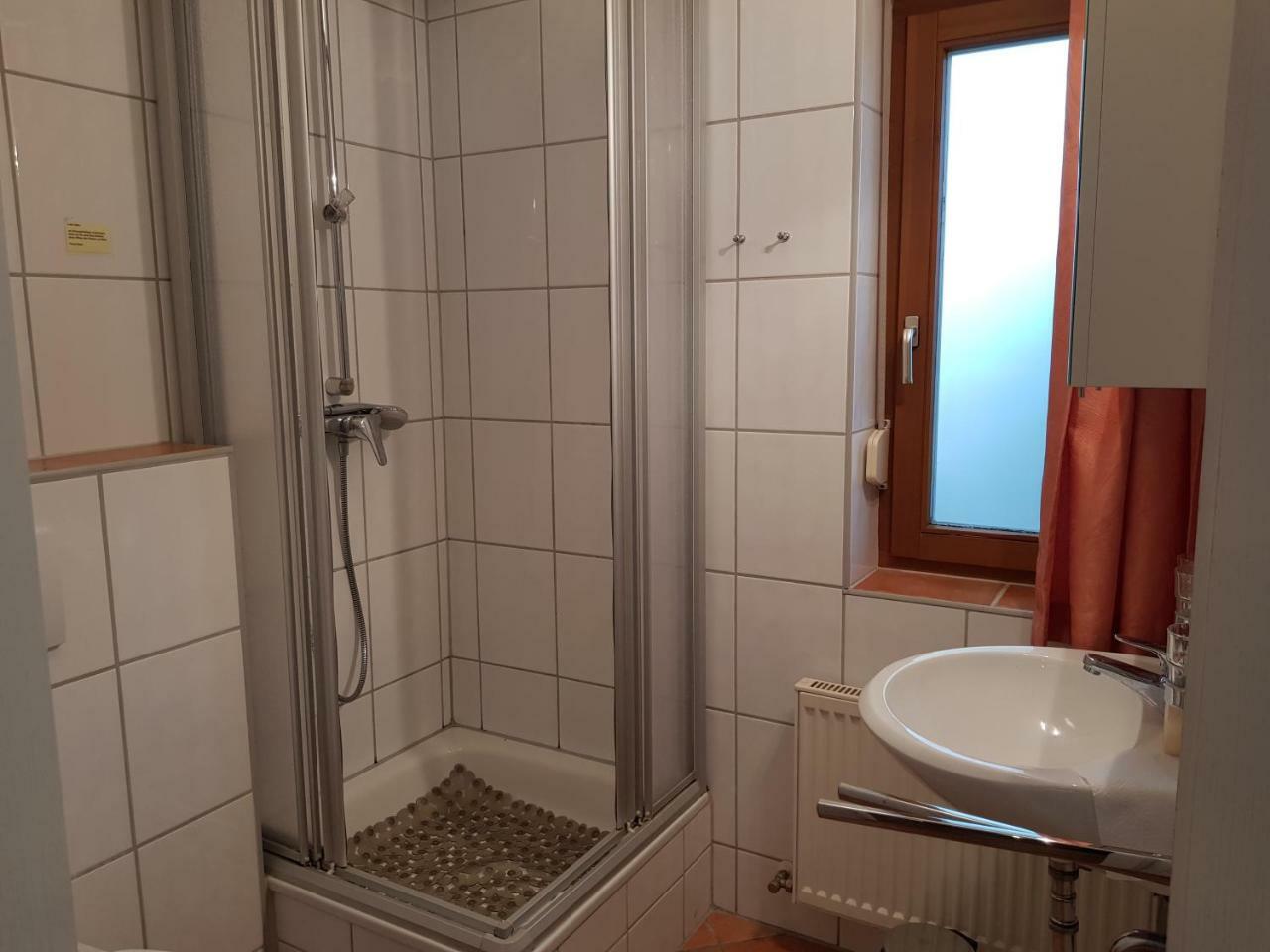 Ferienwohnung 4 im Haus am See mit Wintergarten und Terrasse Seedorf  Zimmer foto