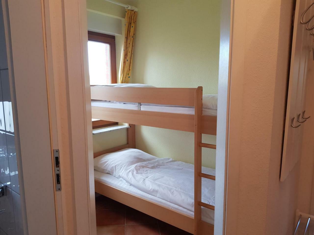 Ferienwohnung 4 im Haus am See mit Wintergarten und Terrasse Seedorf  Zimmer foto