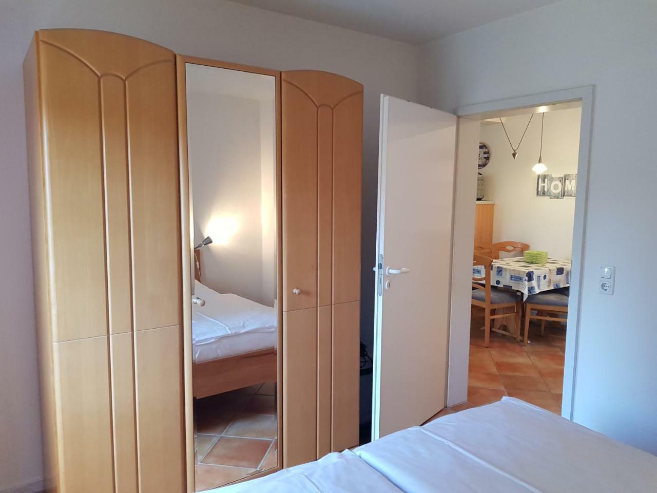 Ferienwohnung 4 im Haus am See mit Wintergarten und Terrasse Seedorf  Zimmer foto