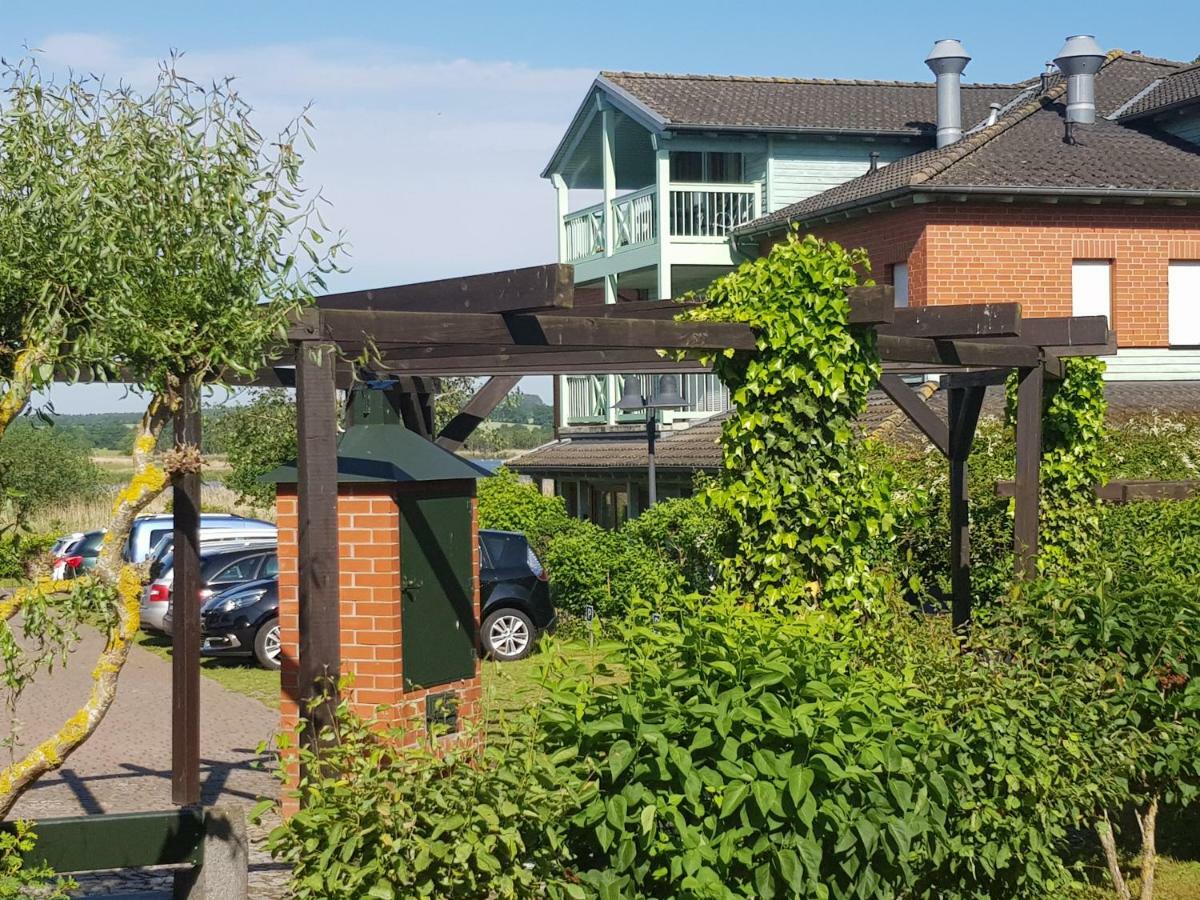 Ferienwohnung 4 im Haus am See mit Wintergarten und Terrasse Seedorf  Exterior foto